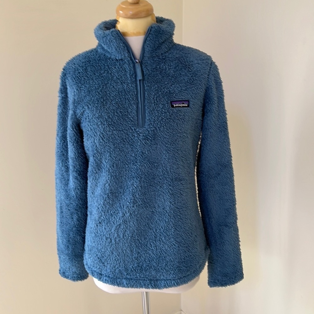 NWT! Patagonia pigeon blue medium 1/4 zip soft furry jacket.